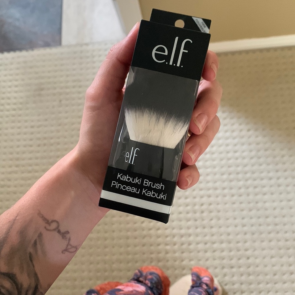 NEW IN BOX ELF KABUKI BRUSH